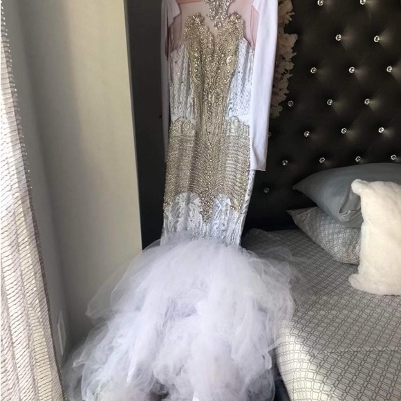 Selling my step daughter prom dress - Picture 12 of 14
